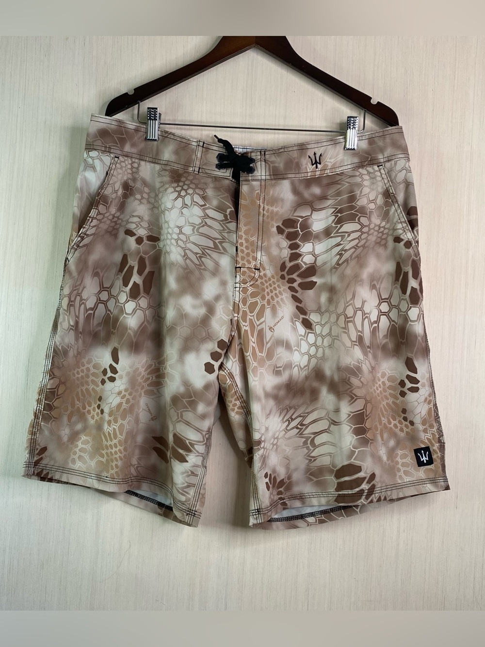 Forged Men’s Tier One Reptile Desert Tan Camo Boardshort 10” Inseam Size 38